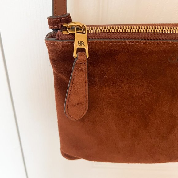 ✨ NWT ✨ - Banana Republic - Suede Bag with adjustable strap - Picture 3 of 15